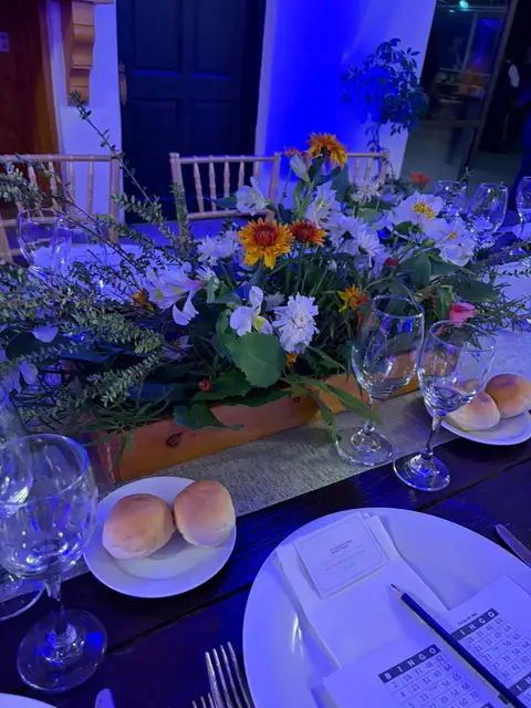 Montaje de mesas para invitados 03