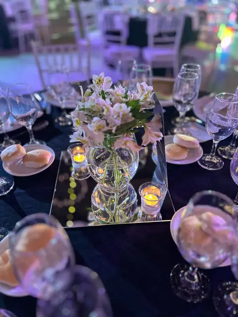Montaje de mesas para invitados 07