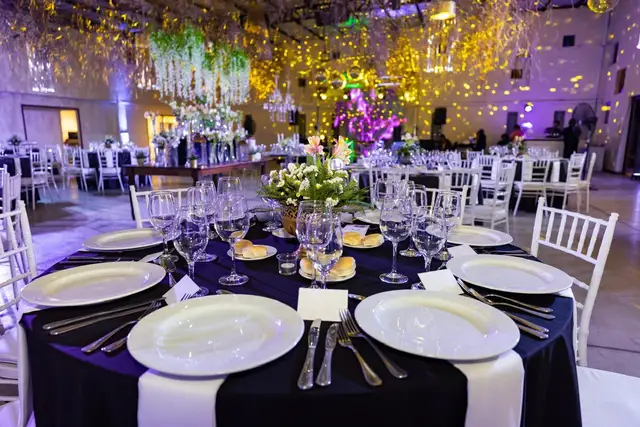 Montaje de mesas para invitados 09