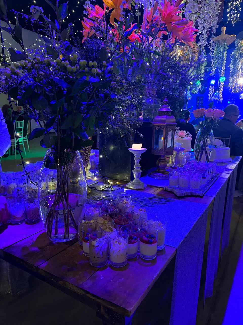 Buffet montado y decorado para una celebración