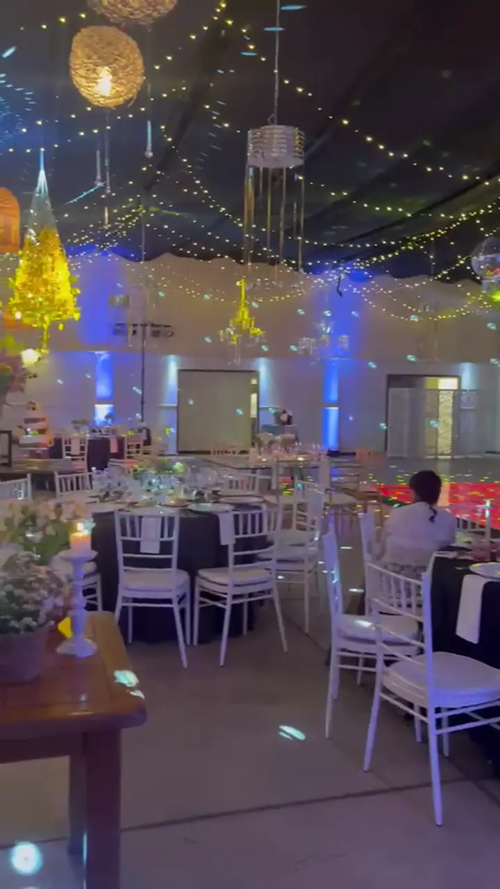Pista y pantalla LED