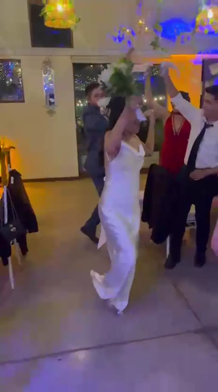 Entrada de novios al salón