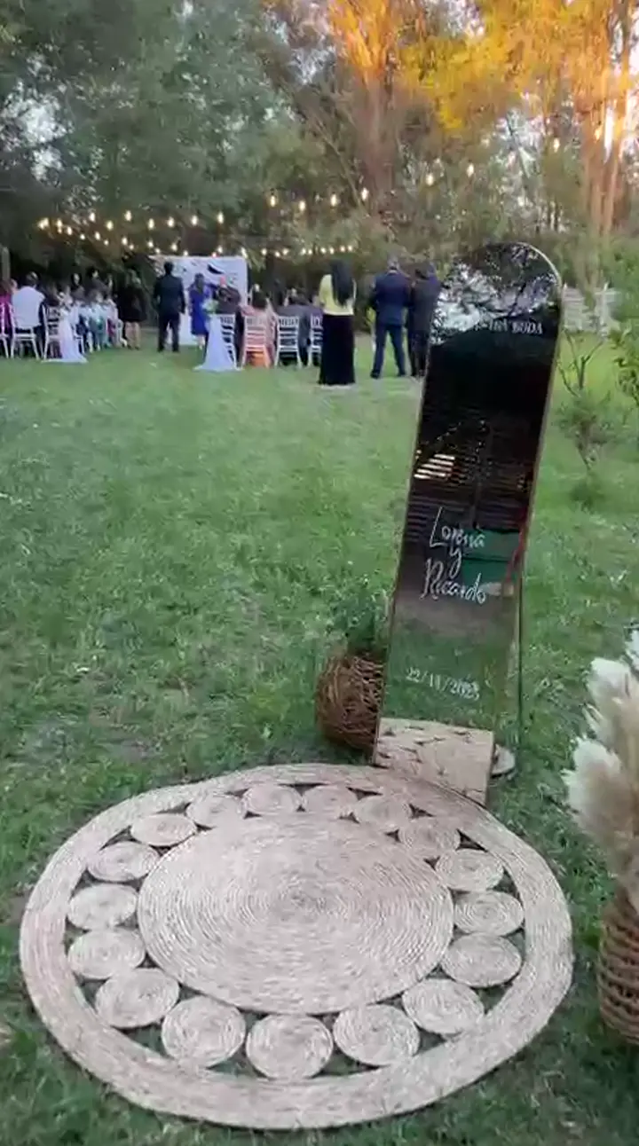 Montaje de ceremonia en áreas verdes